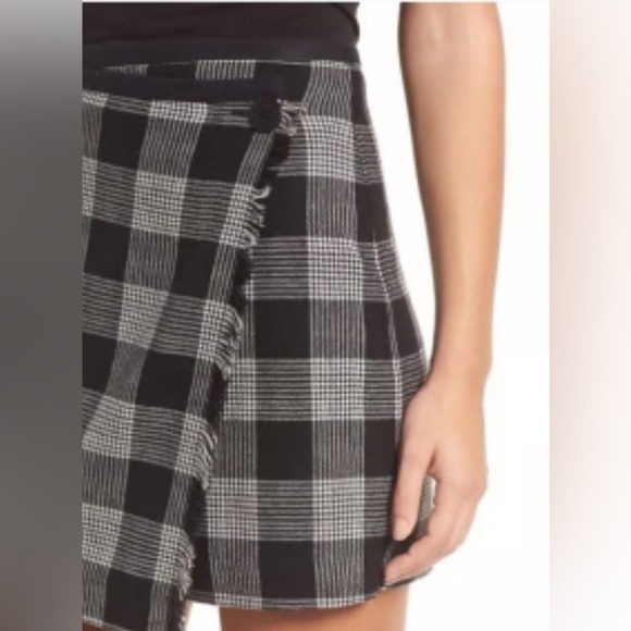 Madewell Women’s Wool Blend Black and White Plaid Wrap Mini Skirt, Size 4 - Picture 3 of 11